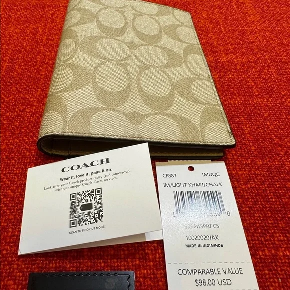 ❤️❤️❤️NWT Coach passport bag/case/cover in signature monogram canvas ❤️❤… - Picture 2 of 11
